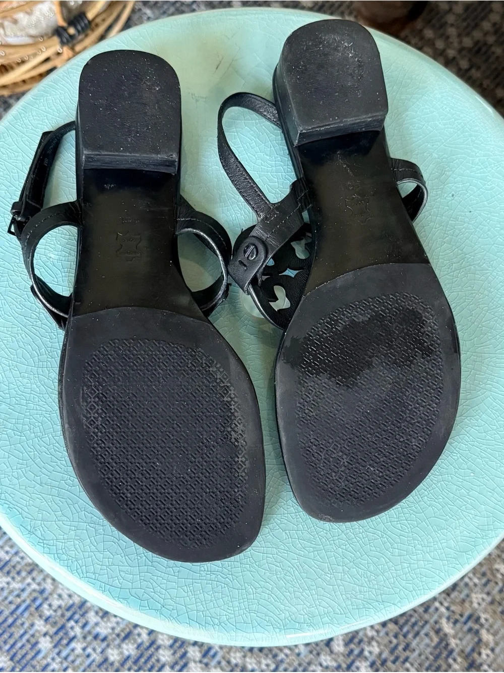 Tory Burch Black Leather Logo Thong Sandals 1” Heel size 8